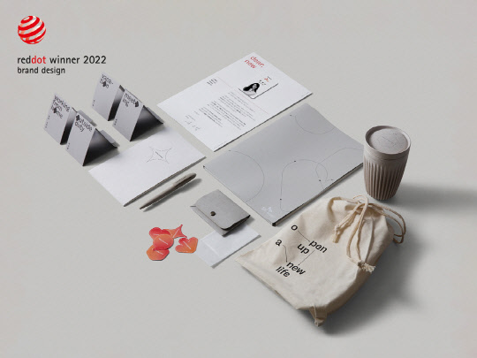 '2022 레드닷 디자인 어워드'에서 브랜드&커뮤니케이션 디자인부문 본상을 수상한 SK매직의 친환경 웰컴 키트. <SK매직 제공>